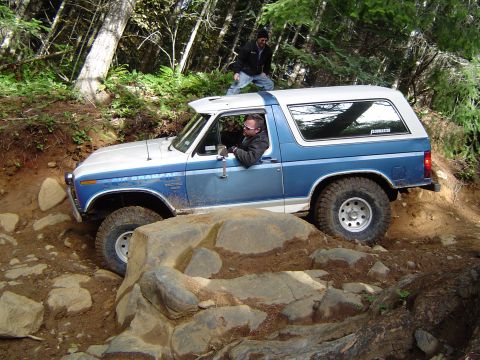 1989 Ford Bronco - Going around the big rock