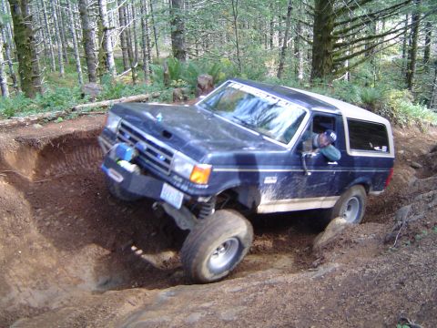 1989 Ford Bronco - Mike coming up