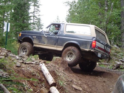 1989 Ford Bronco - Mike playin on a stump
