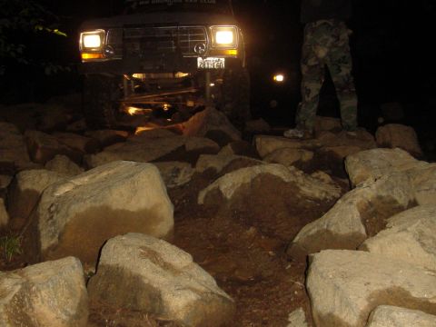 1987 Ford Bronco - found some rocks