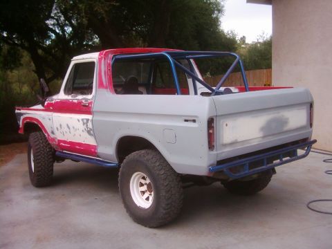 1978 Ford Bronco - This 1978 Ford Bronco is being prepped for paint and features an aftermarket roll cage.