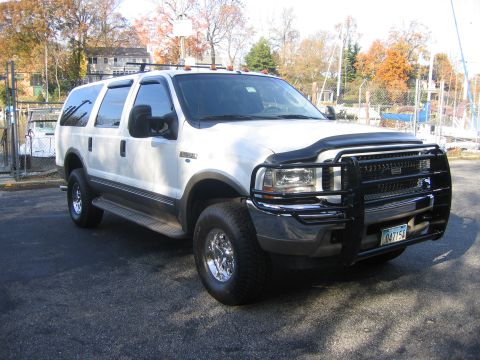 2003 Ford Excursion - This 2003 Ford Excursion is equipped with a heavy-duty black grille guard and chrome wheels.