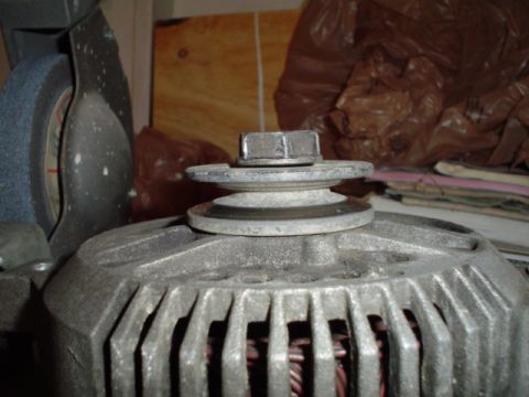 1981 Ford Bronco - slapping on the pulley... thats not gonna work.