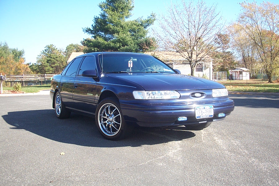 Dark blue 1993 Ford Taurus 3q-front view with aftermarket wheels