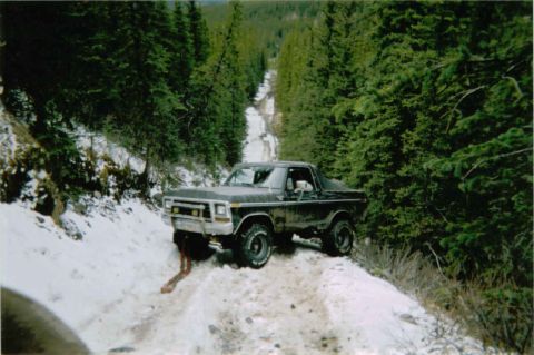 1979 Ford Bronco - Boy did I want my winch here! It was back at the shop waiting for it's bumper.