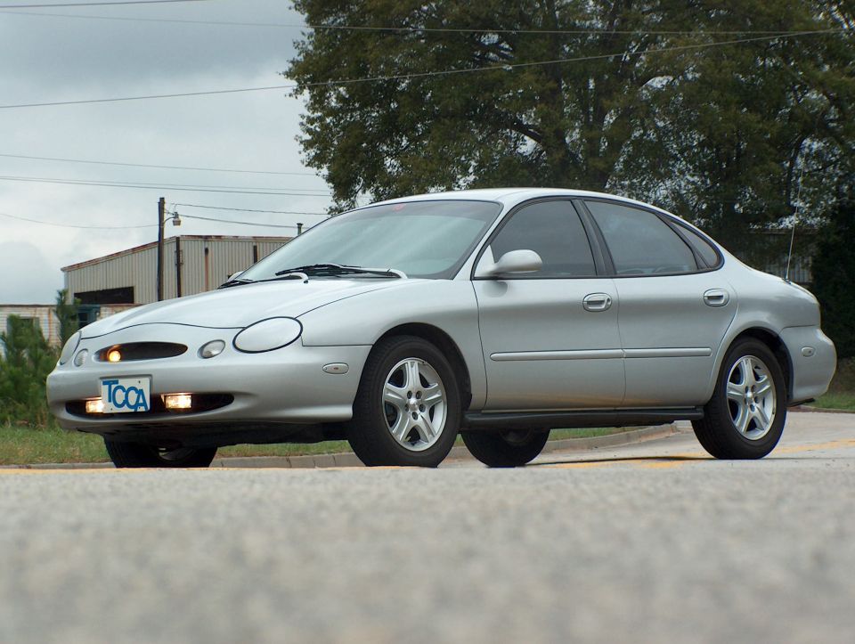 Silver 1998 Ford Taurus 3q front view. License plate reads TOOA