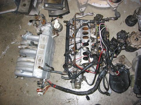 1985 Ford Bronco - Upper and Lower intake manifolds, Injectors, fuel rails and Injector wiring