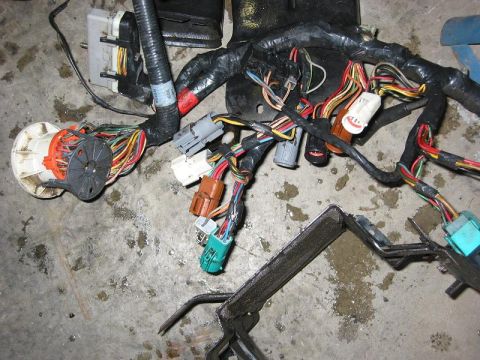 1985 Ford Bronco - Close up of connectors needed to be removed on fire wall. Round - Connects to the fuse panel on the inside Rectangular - Connects to the EF…