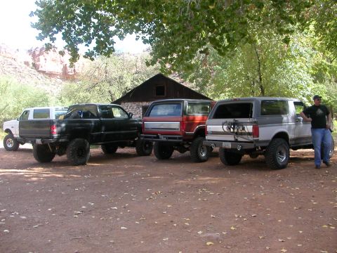 1984 Ford Bronco - Checking out the cabins