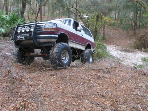 1992 Ford Bronco - larry climbing a steep wall in pit#1