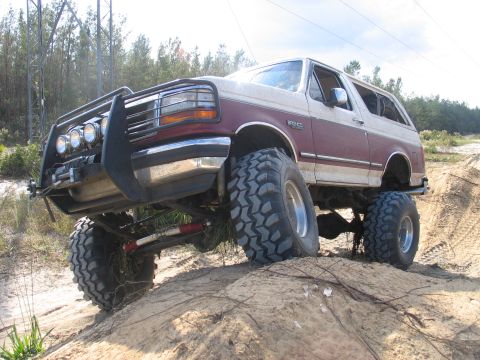 1992 Ford Bronco - not too shabby for leaf sprung and untrimmed fenders
