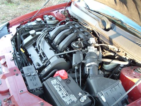2001 Ford Taurus - The engine bay of a 2001 Ford Taurus, showing the V6 engine, battery, and various components.