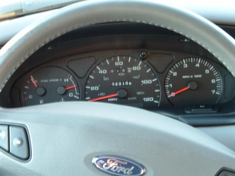 2001 Ford Taurus - Dashboard view of a 2001 Ford Taurus, showing the odometer reading 023106.