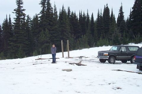 1995 Ford Bronco - Another few weeks and there would have been too much snow to make it to the top...