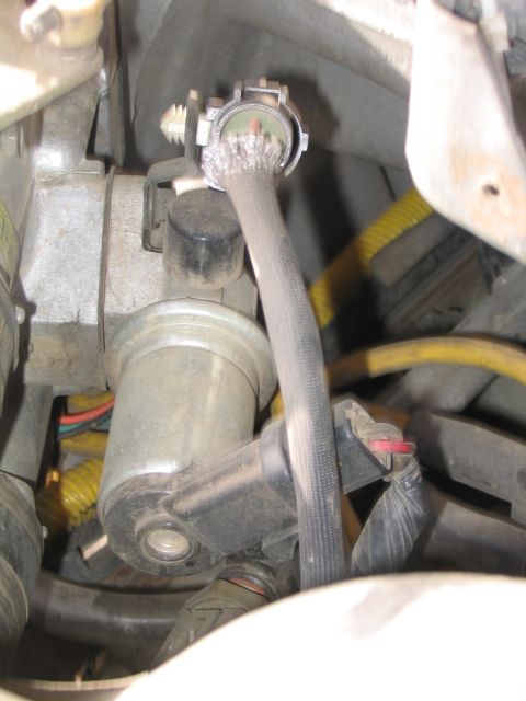 1988 Ford Bronco - IAC connector & TPS connector on the right