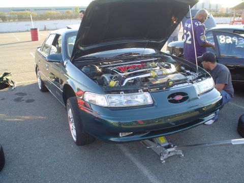 1993 Ford Taurus - rick puts on some nitto's