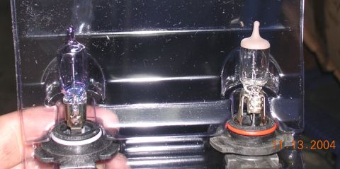 2004 Ford F-250 - Sylvania Superstar 9005 next to stock fog lamp