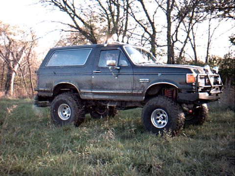1990 Ford Bronco - Same place just different view.