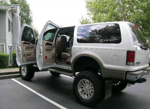 2000 Ford Excursion photo