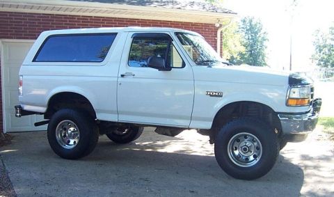 1995 Ford Bronco - This is how I GOT it. 16x10's on bald pro-comp all terrain 33's