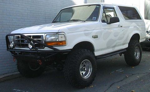 1995 Ford Bronco - Durabak bedliner used in a flame pattern after reparing the rusted out fenders and hood