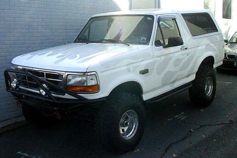 1995 Ford Bronco - better shot of the hood