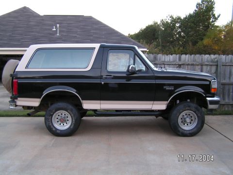 1993 Ford Bronco - 4" RC lift w/ SKY shackle flip