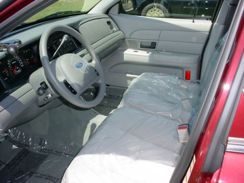 2004 Ford Crown Victoria photo