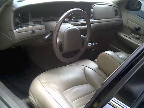 1999 Ford Crown Victoria photo