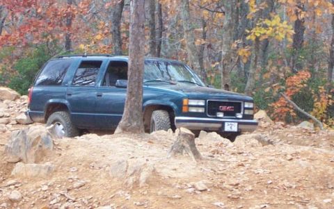 1995 Ford Bronco - tippy toe tippy toe....we really expected body damage from this one....to everyones surprise, he got none, but he split after daniel and di…