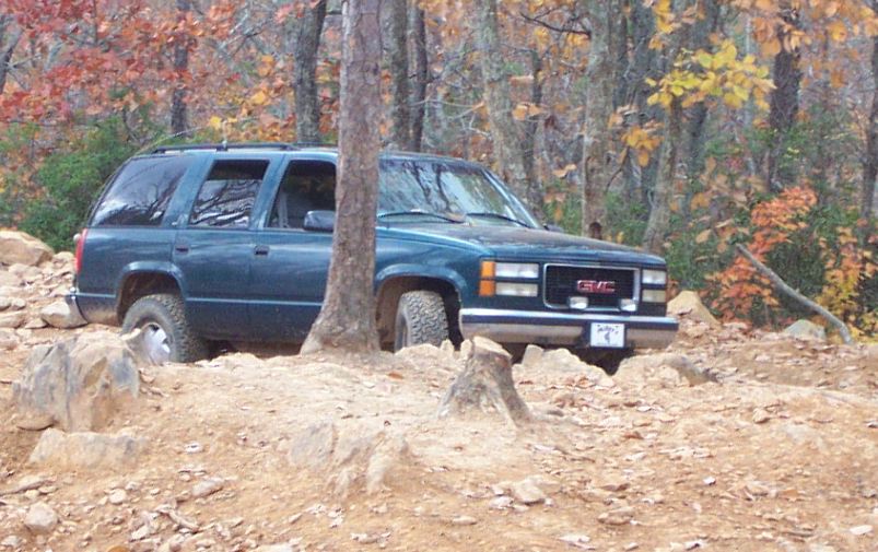tippy toe tippy toe....we really expected body damage from this one....to everyones surprise, he got none, but he split after daniel and didn't go on rocky mount with us