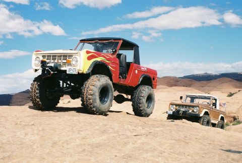 1974 Ford Bronco - Jeff's bronco leads the way in Moab