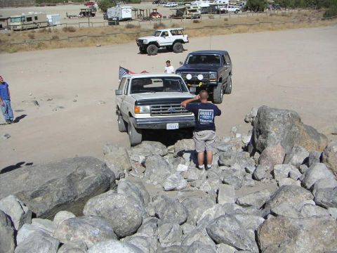 1988 Ford Bronco - Going up the rocks...
