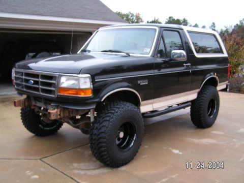 1993 Ford Bronco - Time for a custom front bumper!