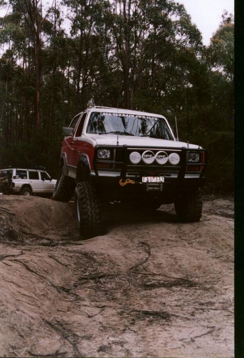 1982 Ford Bronco - The reson for the Swap to Straight axles. The rear is flexing better than the front.