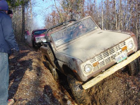 1974 Ford Bronco - Deep rut
