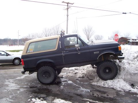 1989 Ford Bronco - Just another poser pic