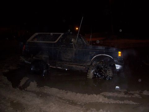 1989 Ford Bronco - Here's a good shot of how bad it really got stuck