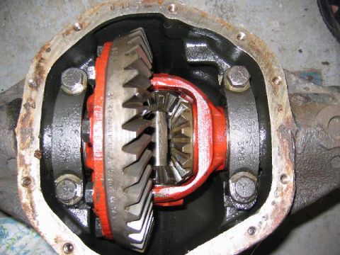 1982 Ford Bronco - The D44 Centre, the Ring and Pinion are OK, but the spider gears are showing wear marks. Also note the 2 pinion centre, the ARB Air locker…