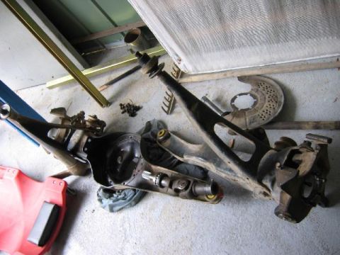 1982 Ford Bronco - D44 TTB hardware. So many moving bits. Great design for fast driving and jumping, bad for articulation.