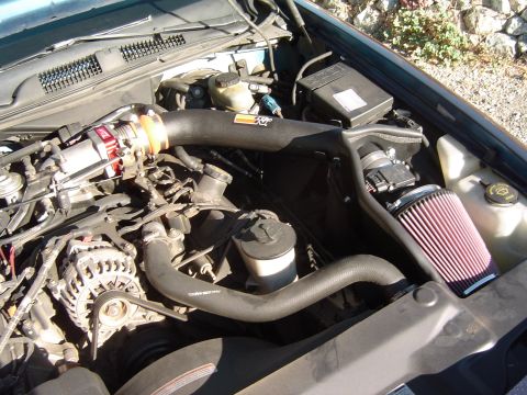 1999 Ford Crown Victoria - September 26, 2004 Front view of complete K&N Cold Fuel Injection Performance Kit and Poweraid throttle body spacer installed.