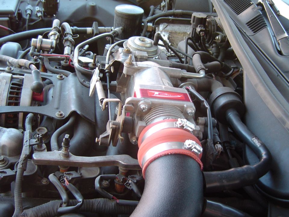 September 26, 2004
Side view of the Poweraid throttle body installation complete.