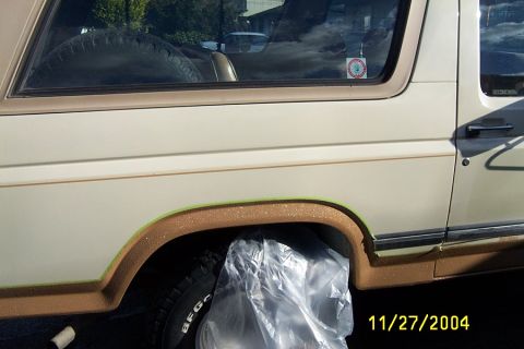 1996 Ford Bronco - put some truck box paint on the lower section of the 83.
