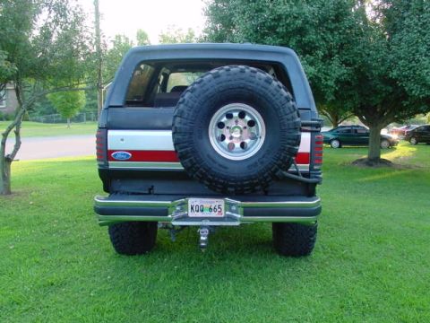 1990 Ford Bronco - Rear Bumper shot. Heres where I use to have the tire on there. But that stock mount couldn't handle that 38.5 inch Super Swamper.