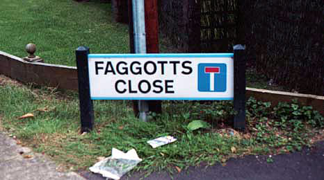 1986 Ford Bronco - A street sign indicates a dead end on Faggotts Close.