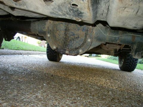 1995 Ford Bronco - The underside of a vehicle, focusing on the rear differential and suspension components. The Supermotors.net logo is present in the lower r…