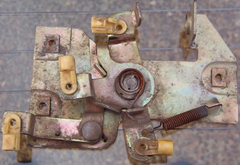 1983 Ford Bronco - The center mechanism (remote control)