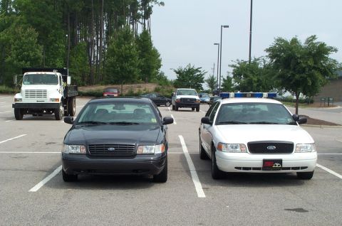 2004 Ford Crown Victoria photo