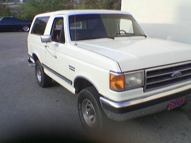 White 1990 Ford Bronco 3/4 front view