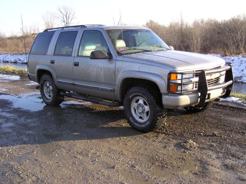 2000 Chevrolet Tahoe - This Chevrolet Tahoe appears to be from the mid-1990s, not a 2000 model.